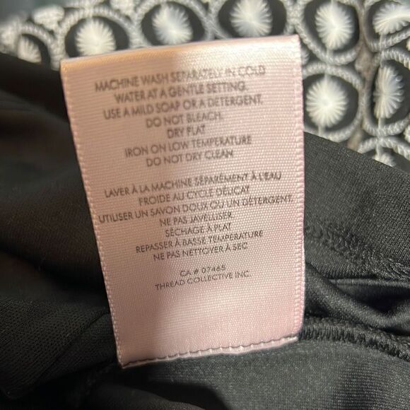 Badgley Mischka Women's Off Shoulder Top Balloon Sleeve Black Cream Small NWT - Picture 8 of 10